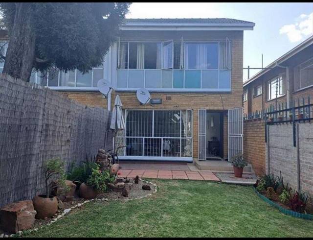 2 BEDROOM DUPLEX FOR SALE IN RHODESFIELD